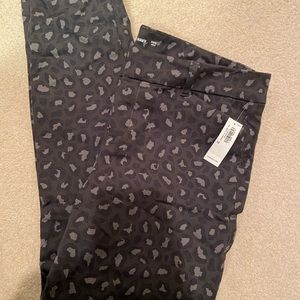 Pixie Ankle OldNavy NWT size 10 pants gray-leopard
